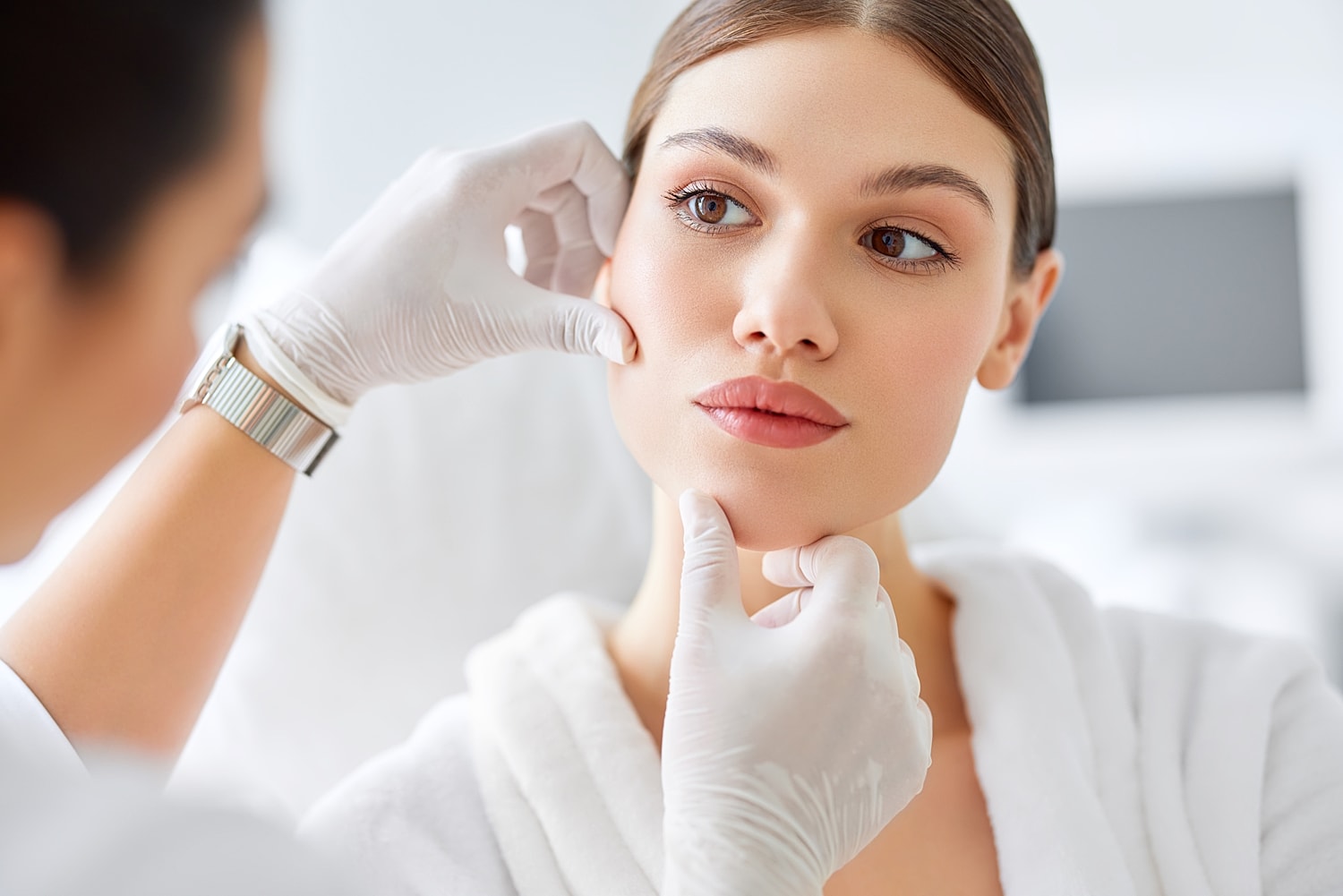 Skin consultation in a cosmetic treatment setting.